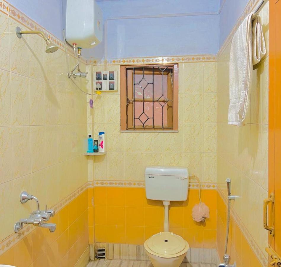 Spacious Apt With Antique Furniture ,Ac & Kitchen Calcutta Exteriör bild
