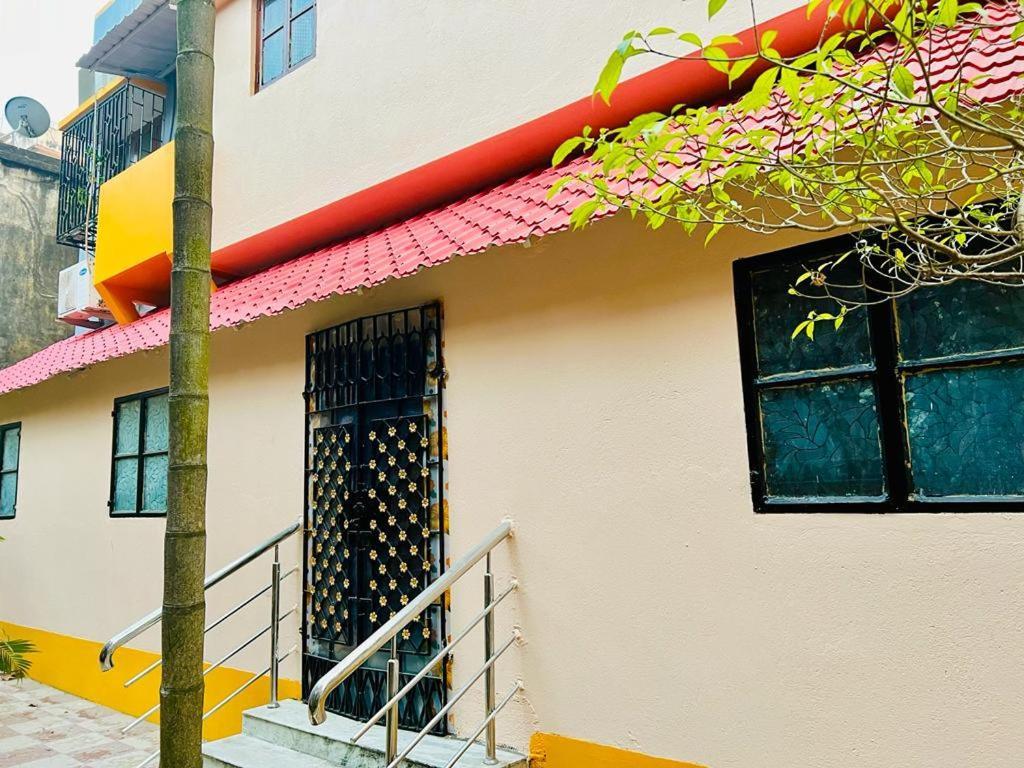 Spacious Apt With Antique Furniture ,Ac & Kitchen Calcutta Exteriör bild