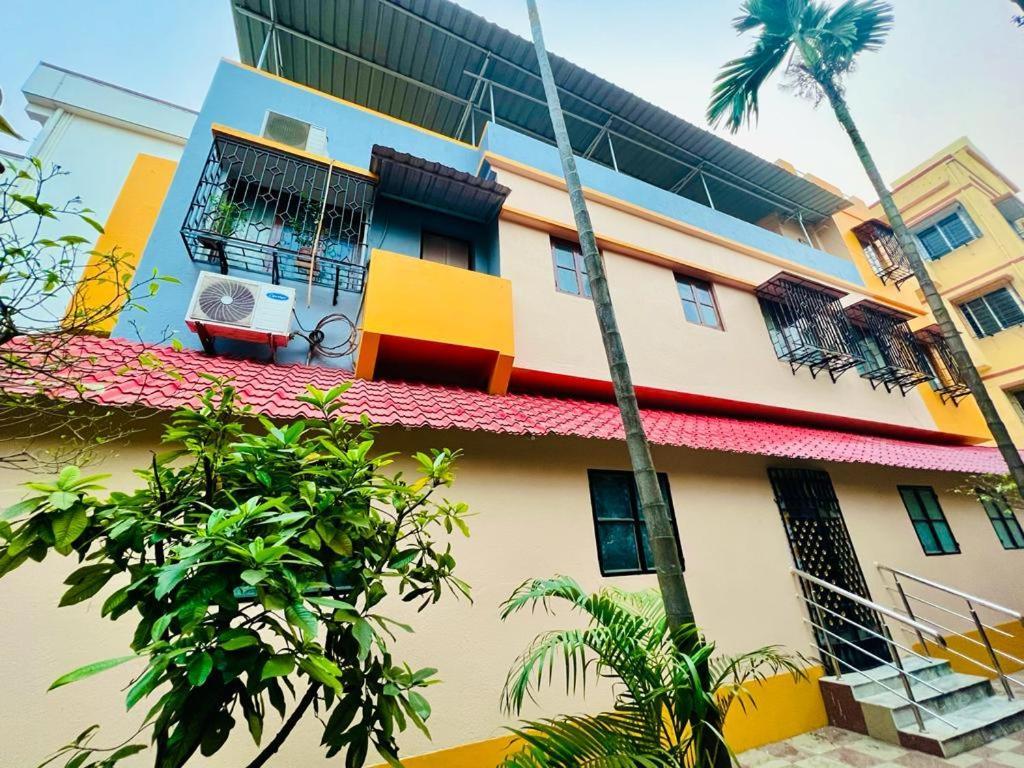 Spacious Apt With Antique Furniture ,Ac & Kitchen Calcutta Exteriör bild